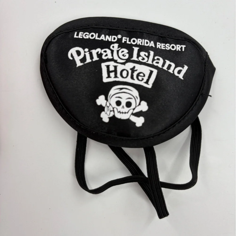 Pirate Island Hotel Bandanas Set